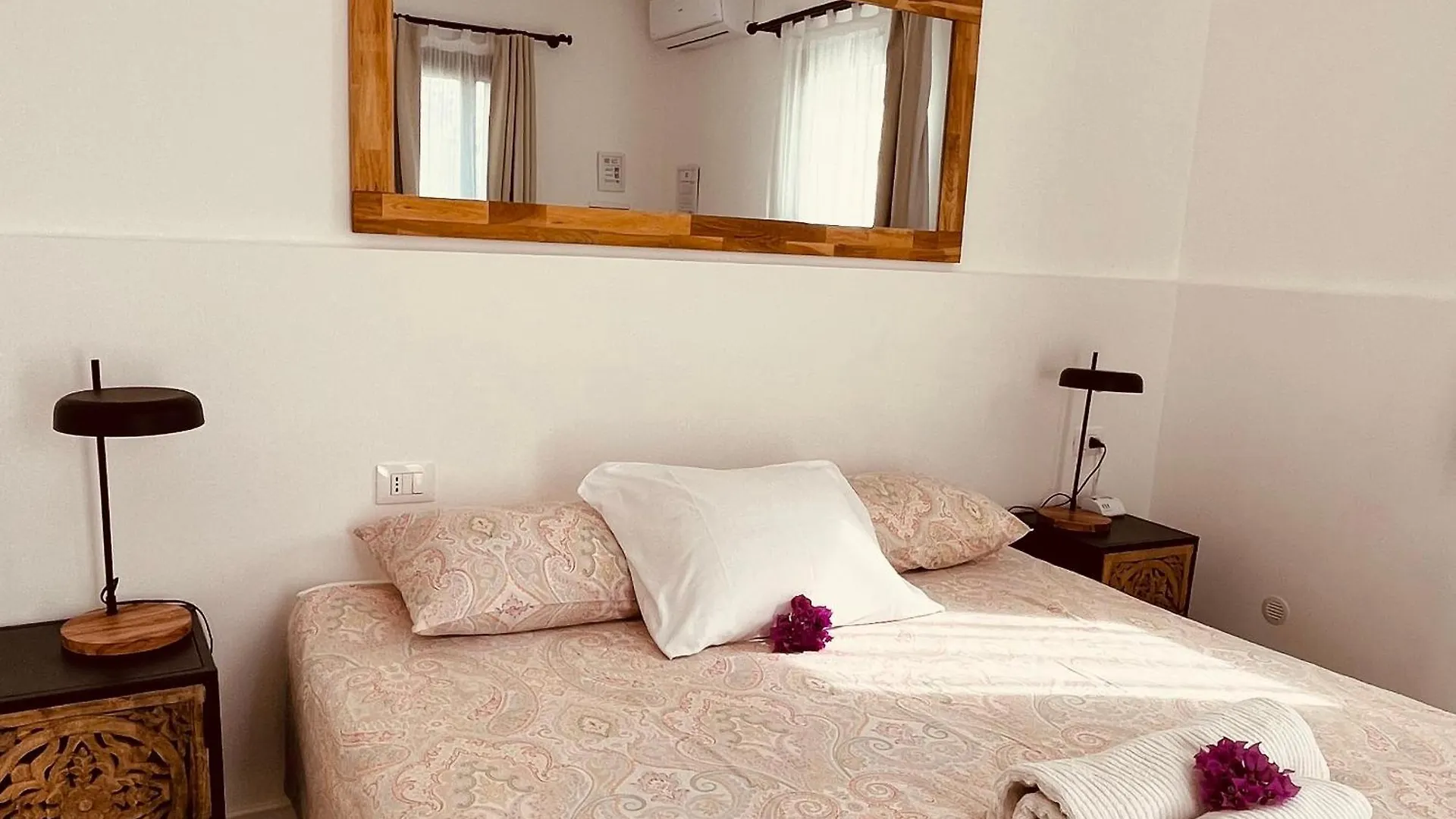 Affittacamere Mayana Sicily - The Suites Santa Maria del Focallo Italia